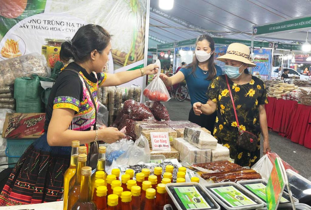 Bảo đảm an toàn thực phẩm mùa nắng